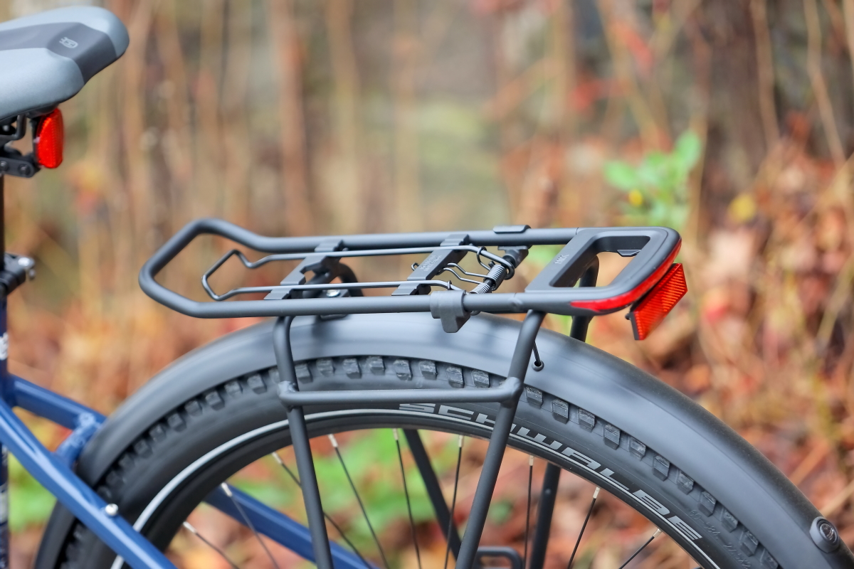 mocny bagażnik i oświetlenie tylne Spanning